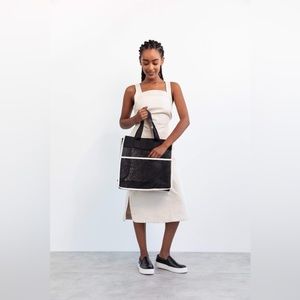 The Shopper Tote in Black (The price is for 2 totes)